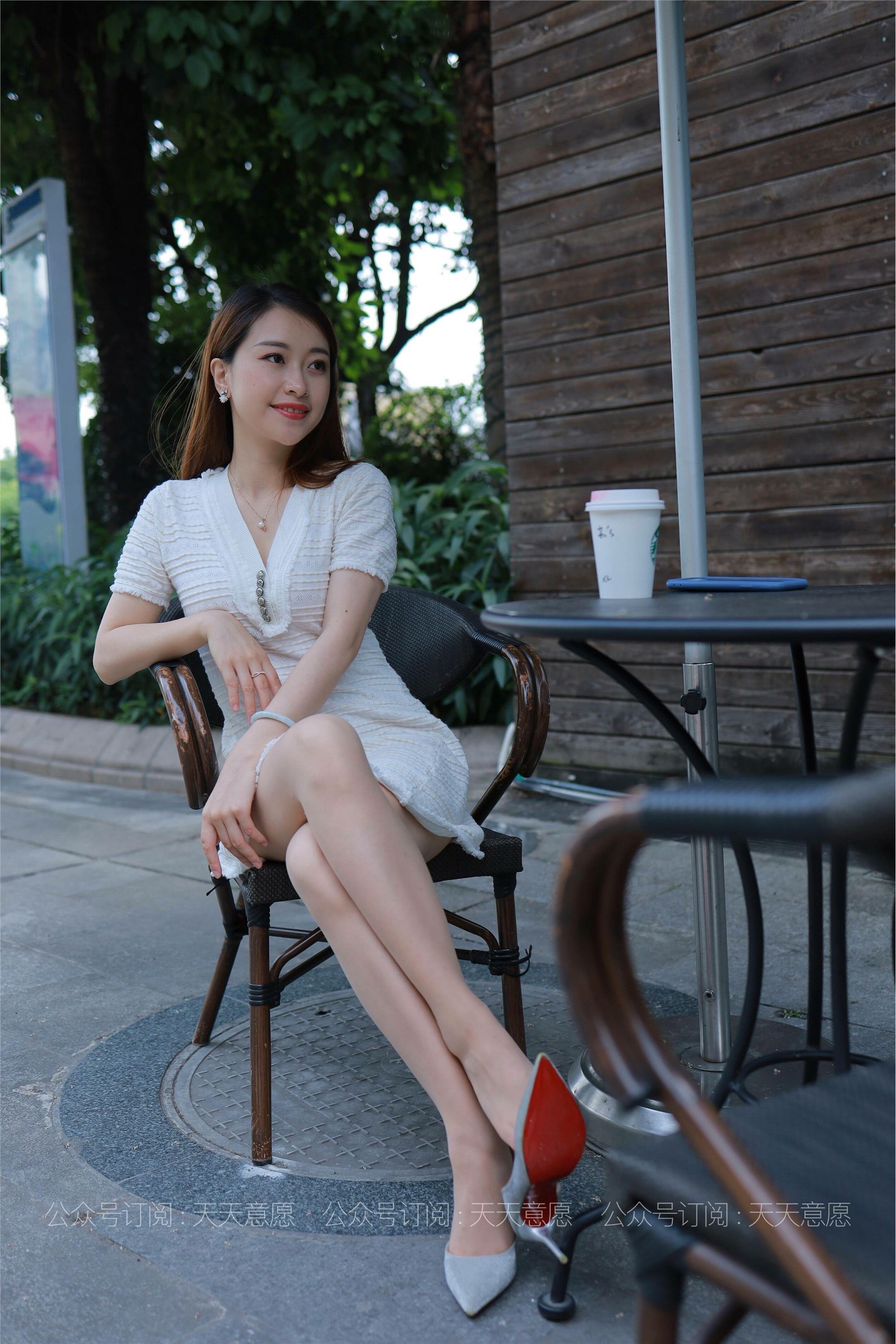 IESS异思趣向 - 模特：小婕《肉丝白裙俏佳人》